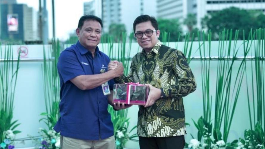 Dorong Nol Emisi Tahun 2050, TransJakarta Jalin Kerja Sama dengan Pindad Percepat Elektrifikasi Armada