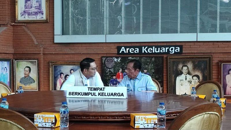 Ridwan Kamil Sambangi Kediaman Mantan Gubernur Jakarta Sutiyoso