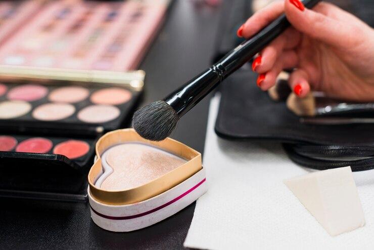 Cara Pakai Highlighter untuk Hasil Makeup yang Glowing