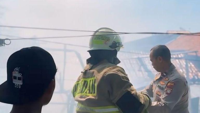 4 Rumah di Klender Jaktim Ludes Terbakar, Diduga karena Korsleting Listrik