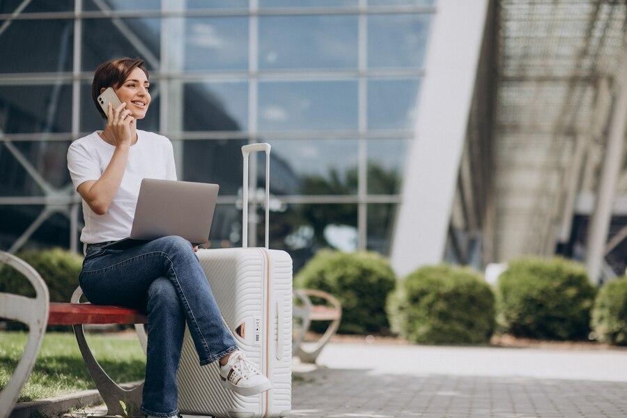 Tips Travelling Sambil Kerja: Cara Efektif Menikmati Liburan Sambil Tetap Produktif