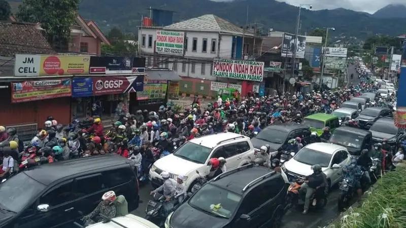 Kemacetan di Jalur Puncak Bogor: Masalah yang Terus Berulang, Solusi Belum Efektif