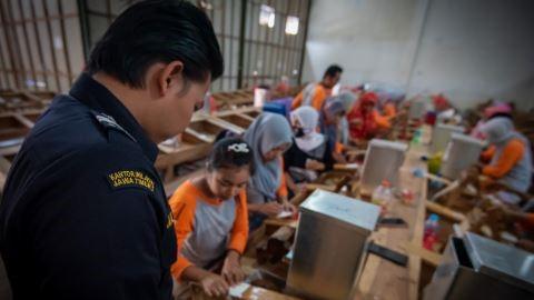 Lakukan Kunjungan Kerja, Bea Cukai Pantau Pengusaha Barang Kena Cukai di Dua Wilayah Ini