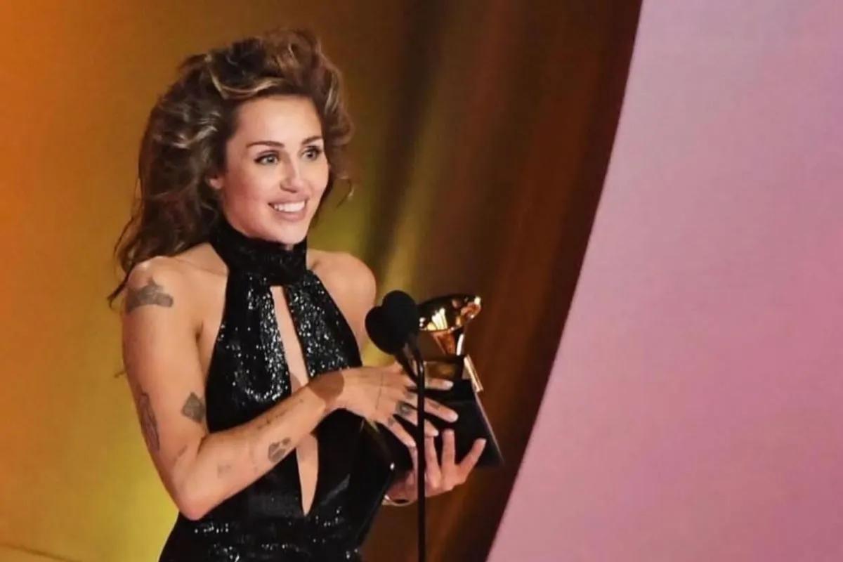 Lagu “Flowers” Mirip Lagu Bruno Mars, Miley Cyrus Digugat