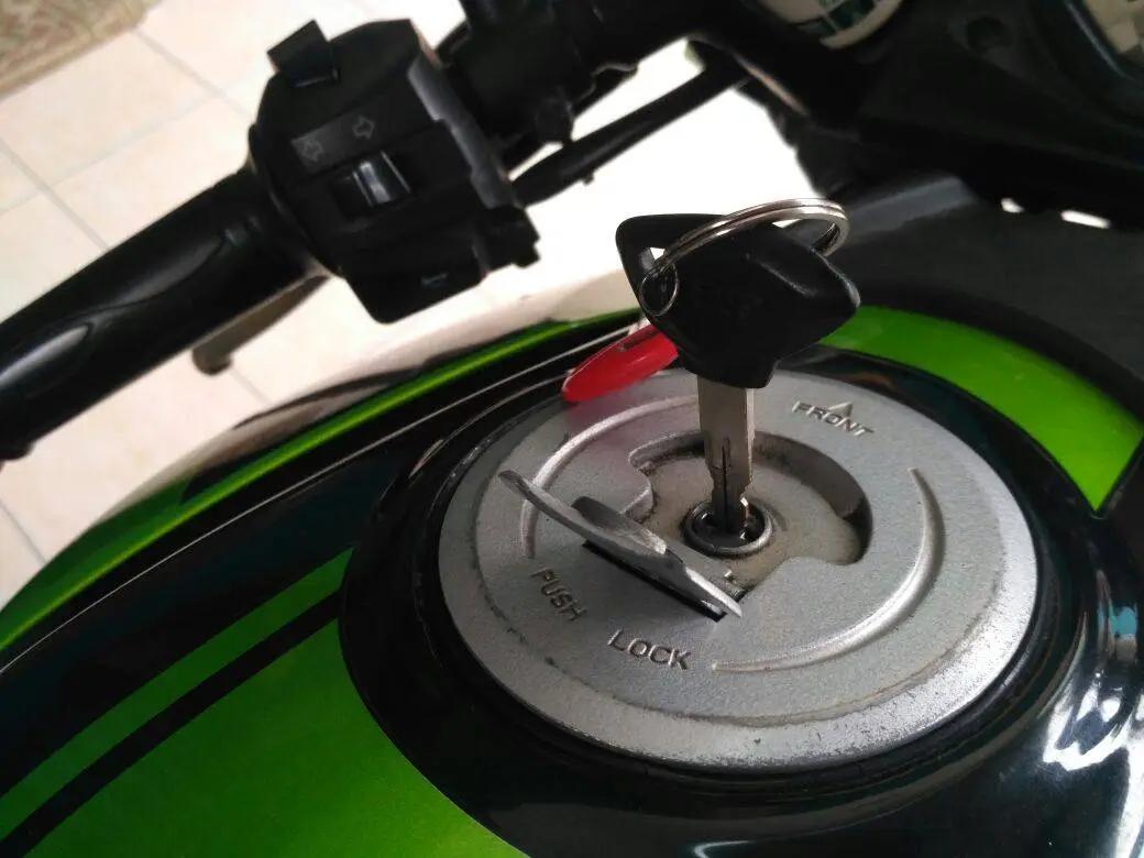 4 Penyebab Tangki Motor Sport Susah Dibuka saat Isi Bensin, Perlu Dibersihkan Setiap Hari?