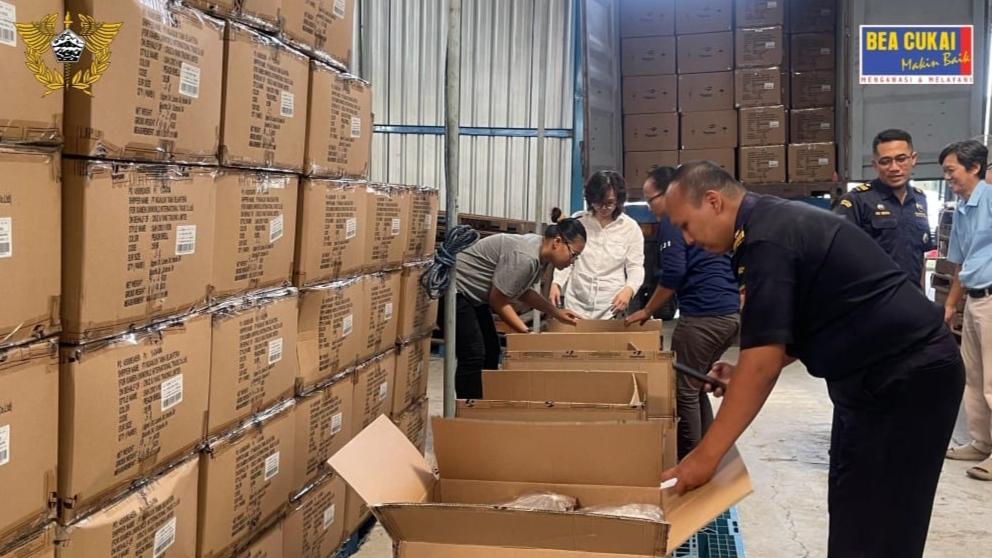 Ekspor Perdana 16 Ribu Pasang Upper Sepatu dari Nganjuk ke Argentina