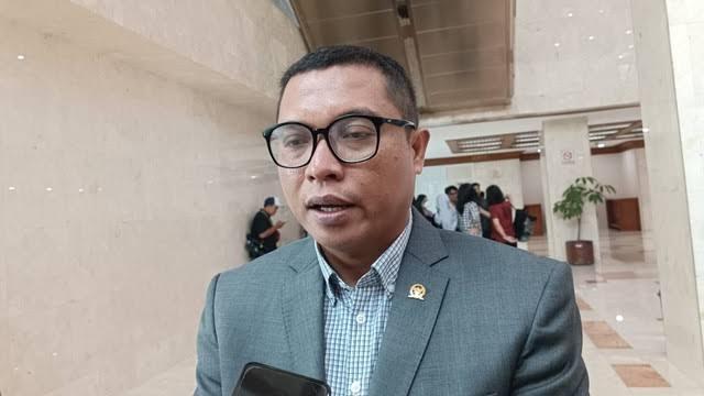 Pin Penghargaan Anggota DPR Bukan Emas, Pakai Anggaran Setjen