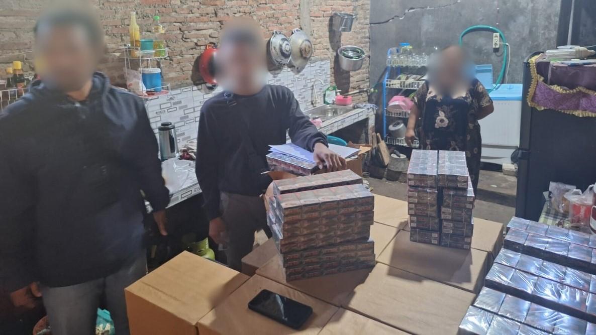 Bea Cukai Surakarta Amankan 454.000 Batang Rokok Polos dari Sebuah Rumah Tinggal