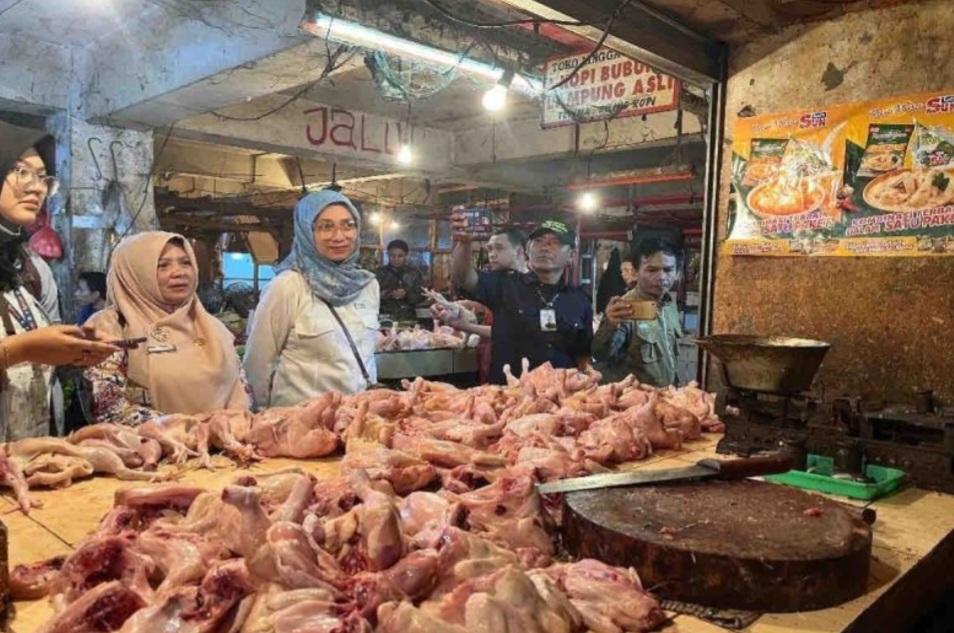 Cek Yuk! Harga Pangan Hari ini, Daging Ayam Ras Melandai ke Rp34.400 per Kg