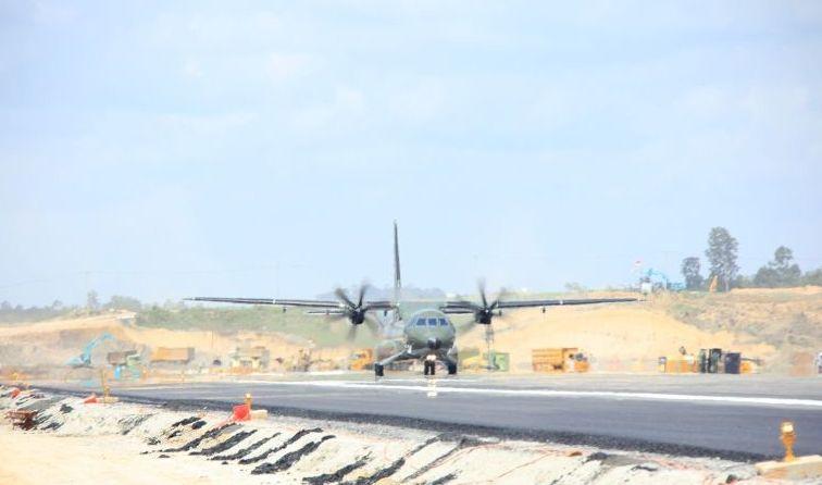 3 Pesawat TNI AU Uji Coba Landasan Pacu Bandara Nusantara