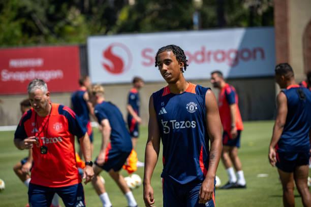 Leny Yoro Beritahu Harapannya ke Fans Manchester United