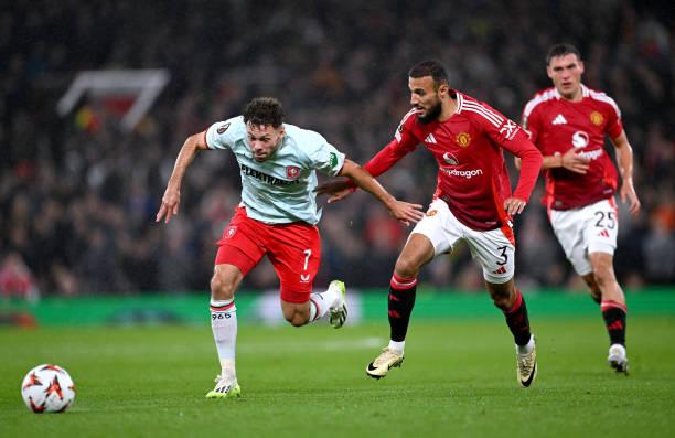 Mees Hilgers Bermain Penuh, FC Twente Tahan Imbang Manchester United