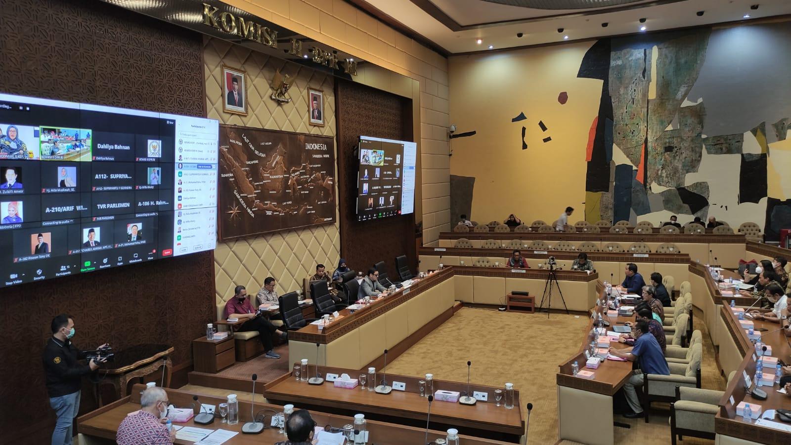 Komisi II DPR dan KPU Sepakati Pilkada Ulang pada September 2025