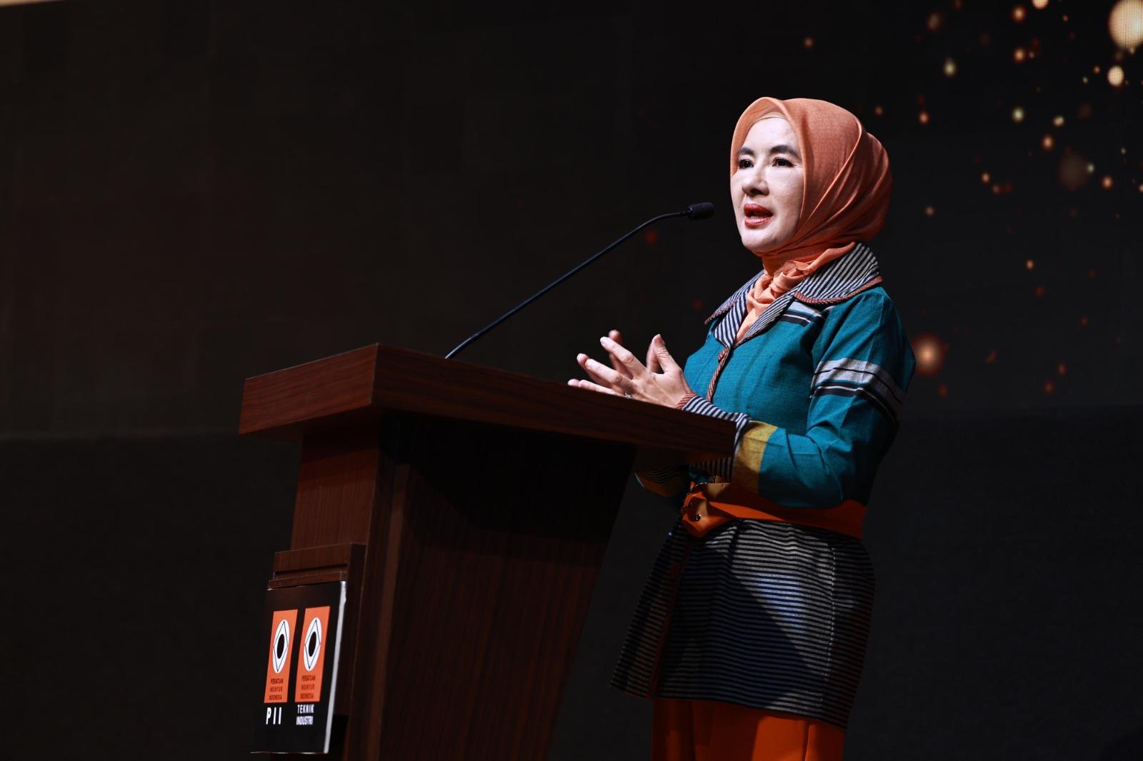 Berkontribusi Majukan Industri Dalam Negeri, Nicke Widyawati Dianugerahi Lifetime Achievement Awards