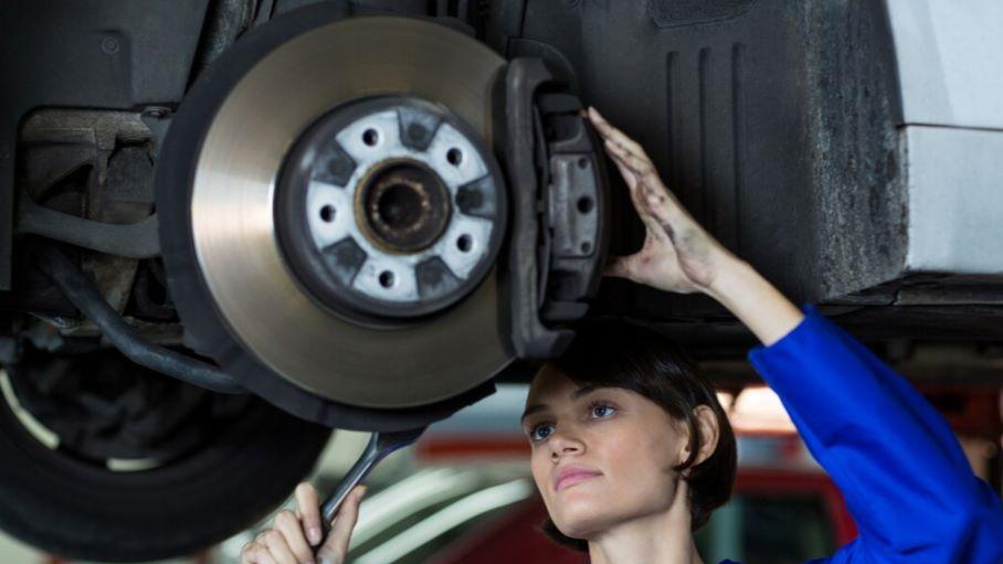 8 Tanda Rem Cakram Mobil Perlu Diganti, Segera Cek Sebelum Terlambat!