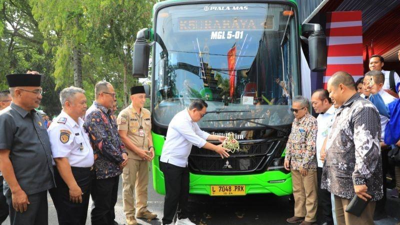 Tingkatkan Pelayanan Transportasi Umum, 15 Bus Trans Jatim Diperkenalkan