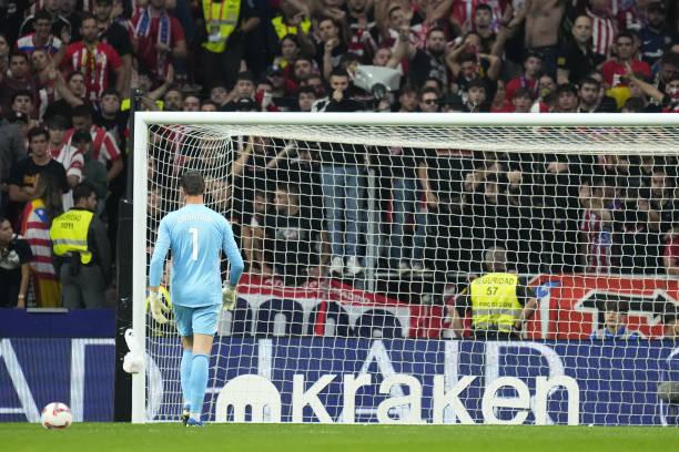 Thibaut Courtois Jadi Korban Pelemparan Fans Atletico Madrid!