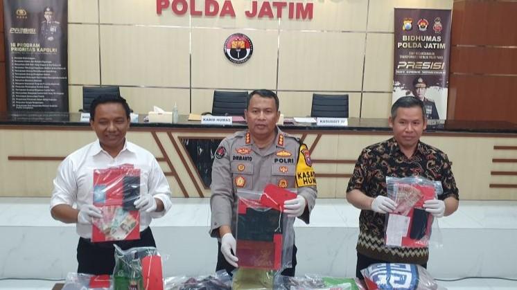 12 Orang Diamankan saat Polisi Grebek Pesta Seks Tukar Pasangan di Batu
