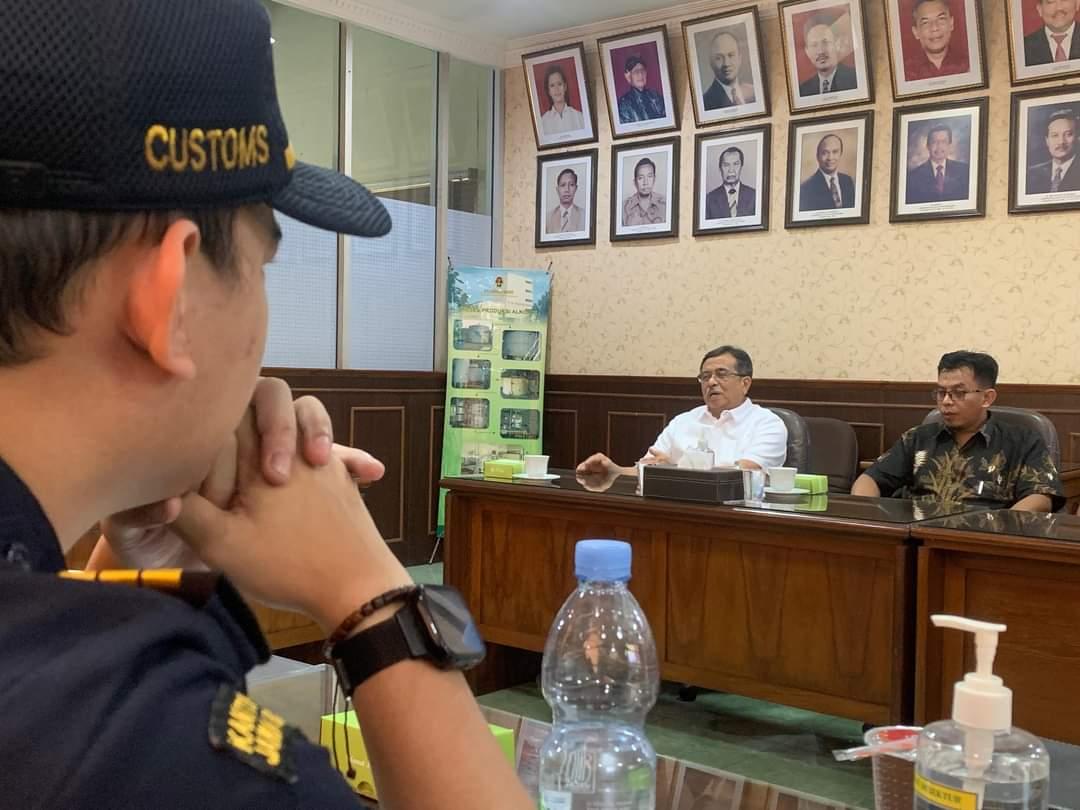Kunjungi Pabrik Rokok dan Etil Alkohol, Bea Cukai Beri Asistensi Cukai