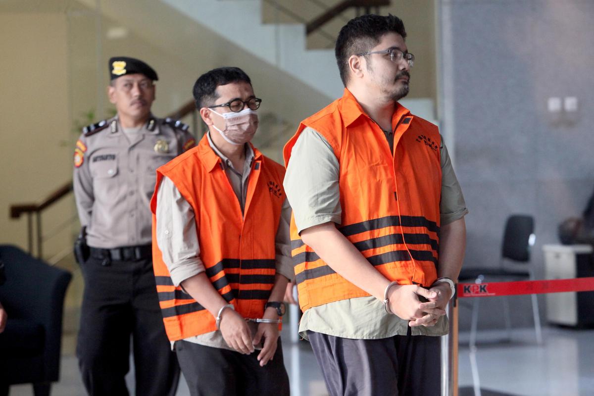 KPK Tahan Tersangka Korupsi APD Covid 19