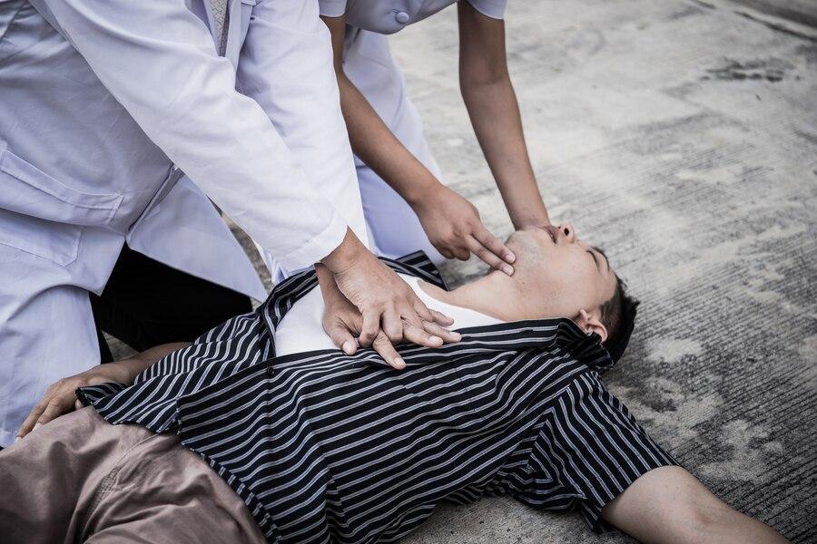 27 Arti Mimpi Menolong Orang Kecelakaan: Pertanda Baik atau Buruk?