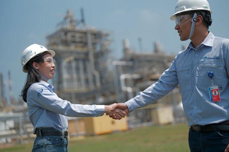 Emiten Chandra Asri Caplok Shell Energy and Chemicals Park di Singapura
