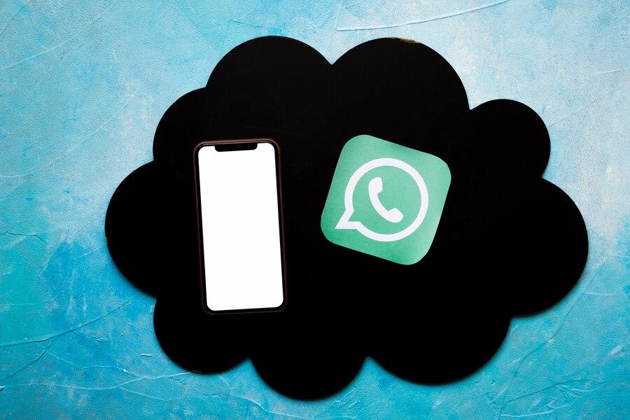 Arti "Available" di WhatsApp: Lebih dari Sekadar Status Online