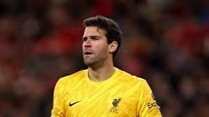 Penjaga Gawang Liverpool Cedera saat Lawan Manchester City, Alisson Becker Diperkirakan bakal Absen Lama