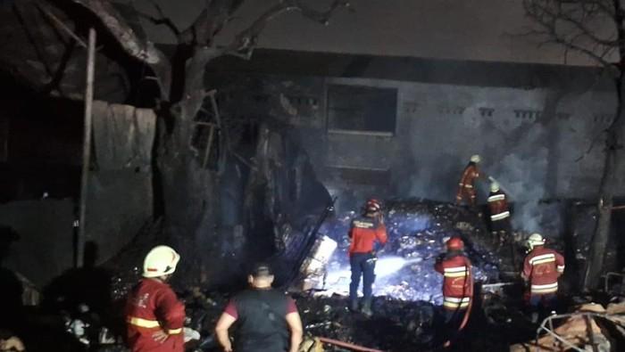 Korsleting Listrik Picu Kebakaran Lapak Barang Bekas di Tangsel, Kerugian Capai Ratusan Juta