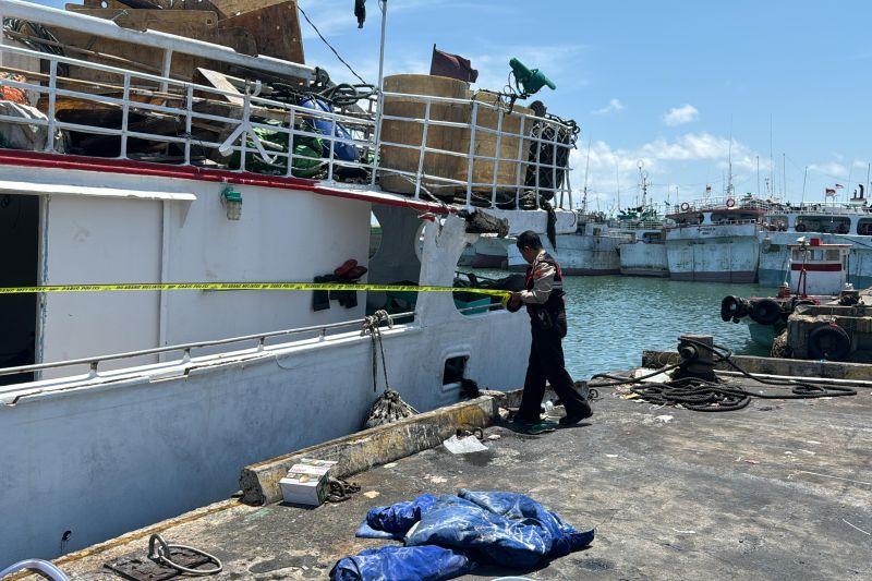 Polisi Selidiki Ledakan Kapal Motor Permata 168 di Pelabuhan Benoa, 2 ABK Alami Luka Serius