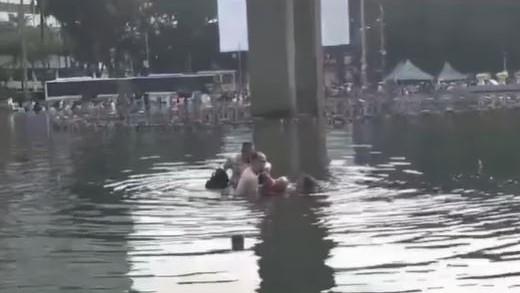 Alasan Pria Bawa Balon dan Spanduk Ceburkan Diri di Kolam Bundaran HI Diduga Hendak Bunuh Diri