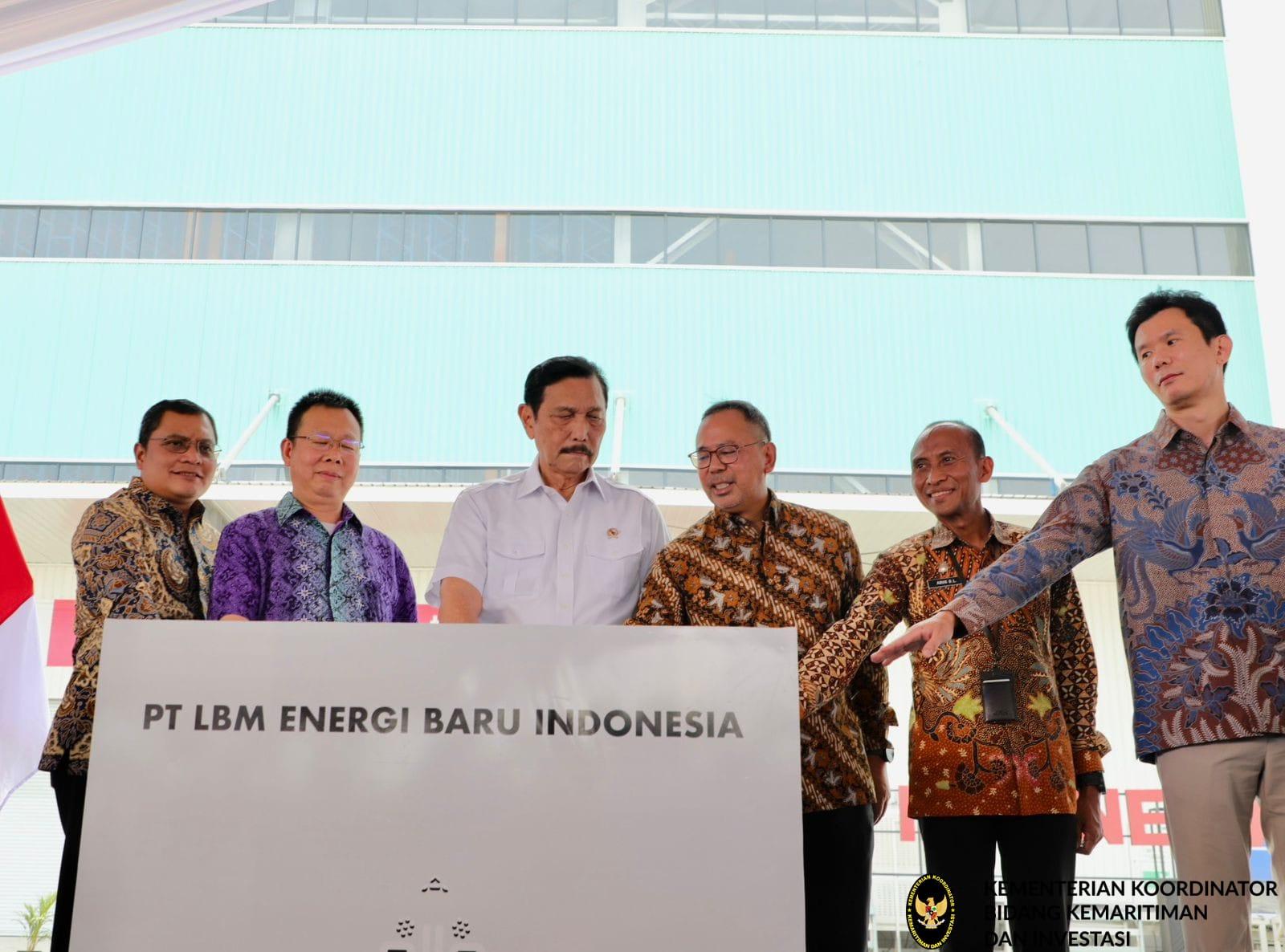 Menko Luhut Resmikan Kemitraan Investasi pada Fasilitas Produksi Katoda LFP