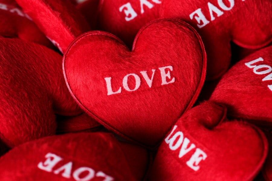 Apa Arti Lots of Love? Mengungkap Makna di Balik Ungkapan Populer