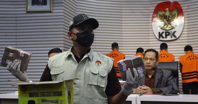 KPK Tangkap 6 Orang dalam Kasus Korupsi Proyek Pembangunan di Kalsel