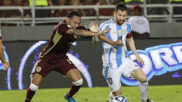 Mantan Rekan Setimnya: Messi Bisa Jadi Pemain Bertahan Terbaik!