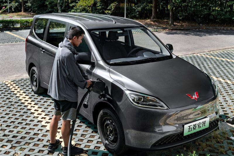 Wuling Luncurkan MPV Listrik Terbaru dengan Harga Terjangkau dan Jarak Tempuh 300 Km