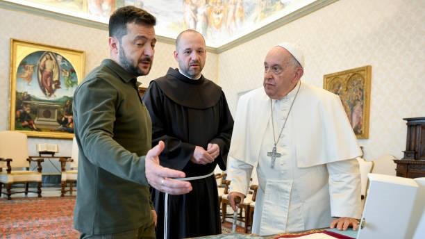 Zelensky dan Paus Fransiskus Bertemu Guna Meredamkan Ketegangan
