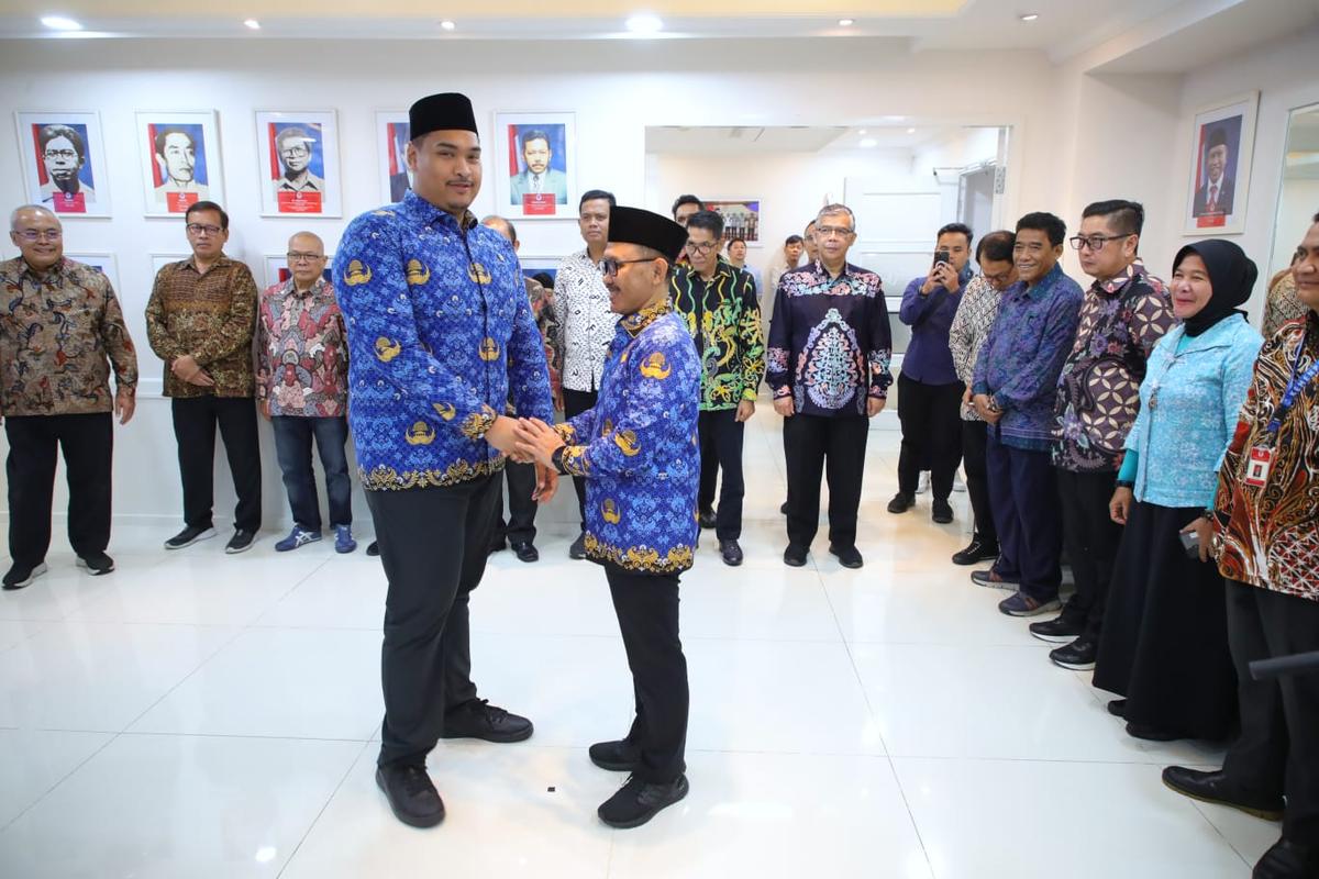 Menpora Dito Lantik Dwijayanto Sarosa Putera Sebagai Analis Kebijakan Ahli Utama