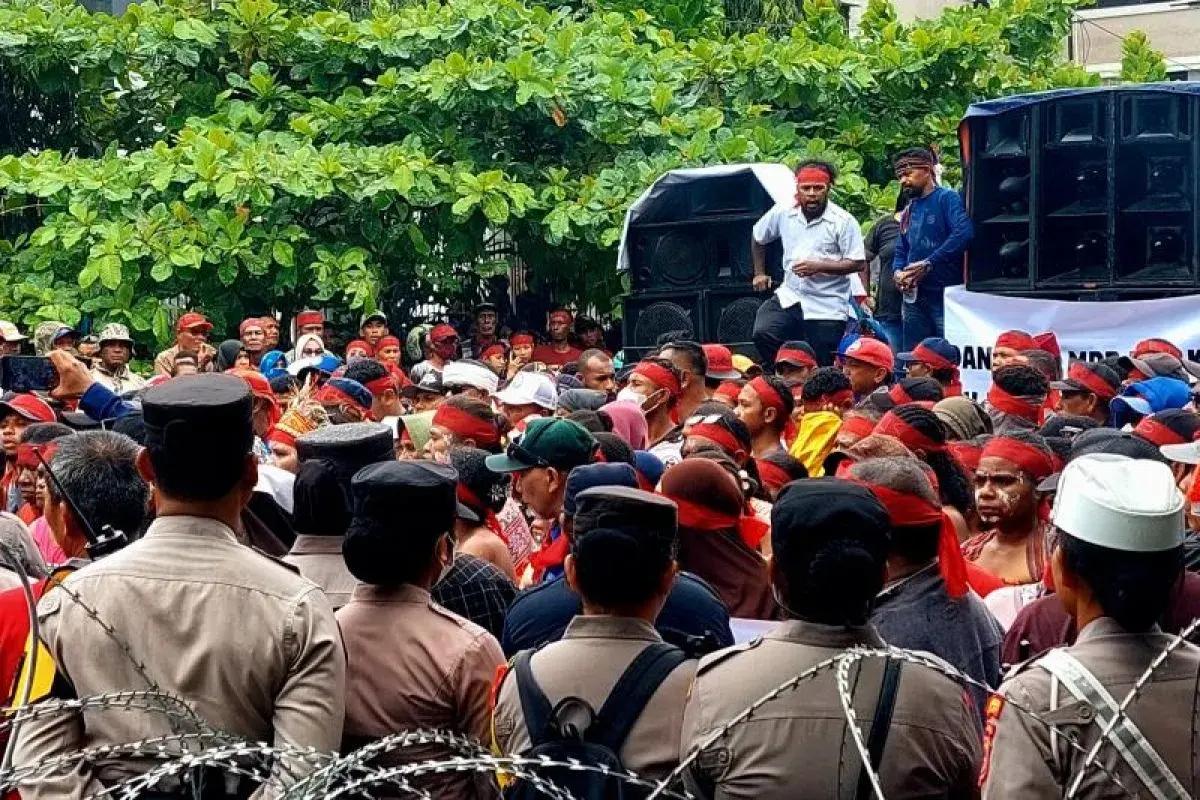 6 Mahasiswa Rusak Gerbang DPRD NTB saat Demo Kawal Putusan MK jadi Tersangka