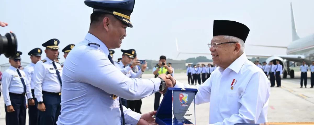 Wapres Ma'ruf Amin Terima Penghormatan Water Salute dari TNI AU