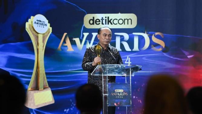 Terima Detikcom Award 2024, Menteri Budi Arie: Transaksi Judi Online Turun hingga 43%