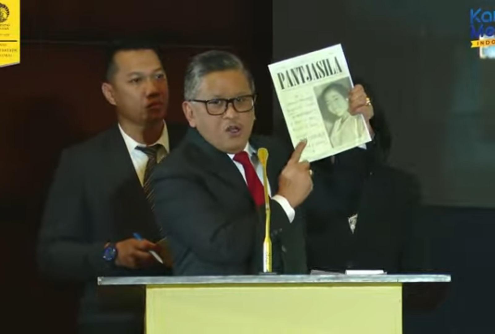 Hasto Nangis Lagi! Kali Ini di Sidang Doktornya