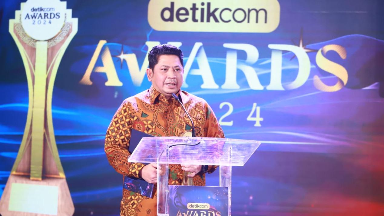 Kemenag Terima Penghargaan sebagai Lembaga Berkinerja Unggul dalam Pelayanan Publik