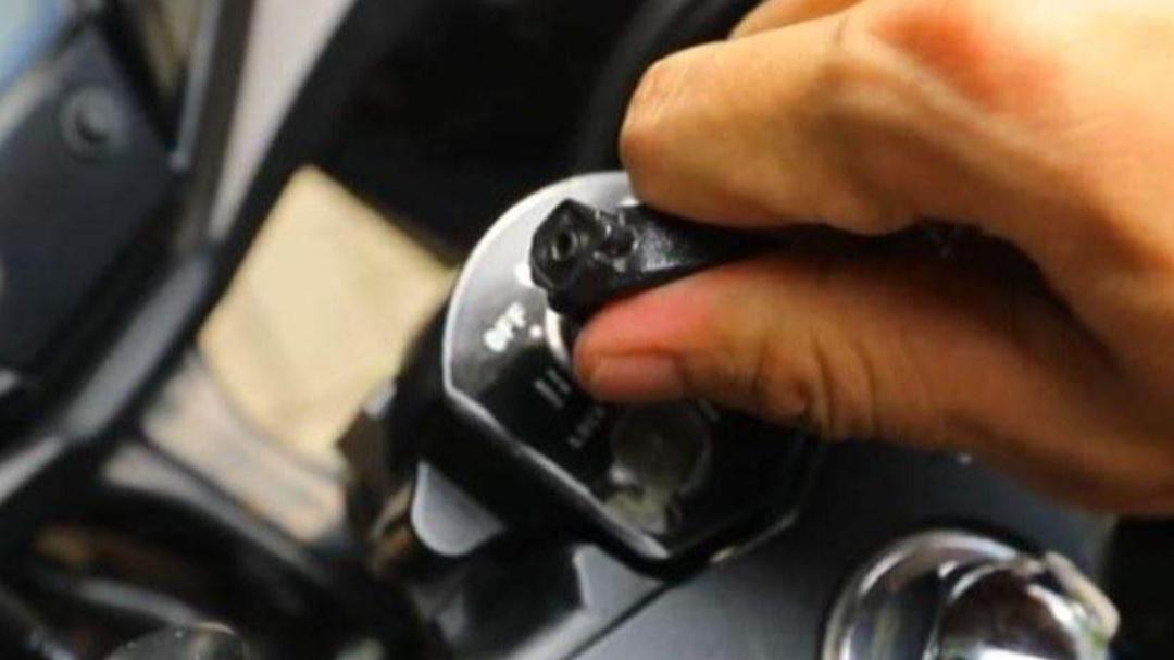 2 Cara Atasi Kunci Kontak Motor yang Seret atau Macet