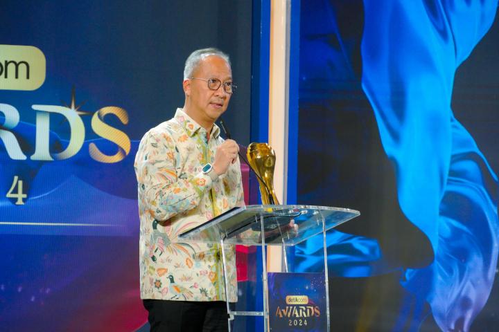 Agus Gumiwang Kartasasmita Raih Penghargaan Tokoh Inovasi dan Transformasi Industri