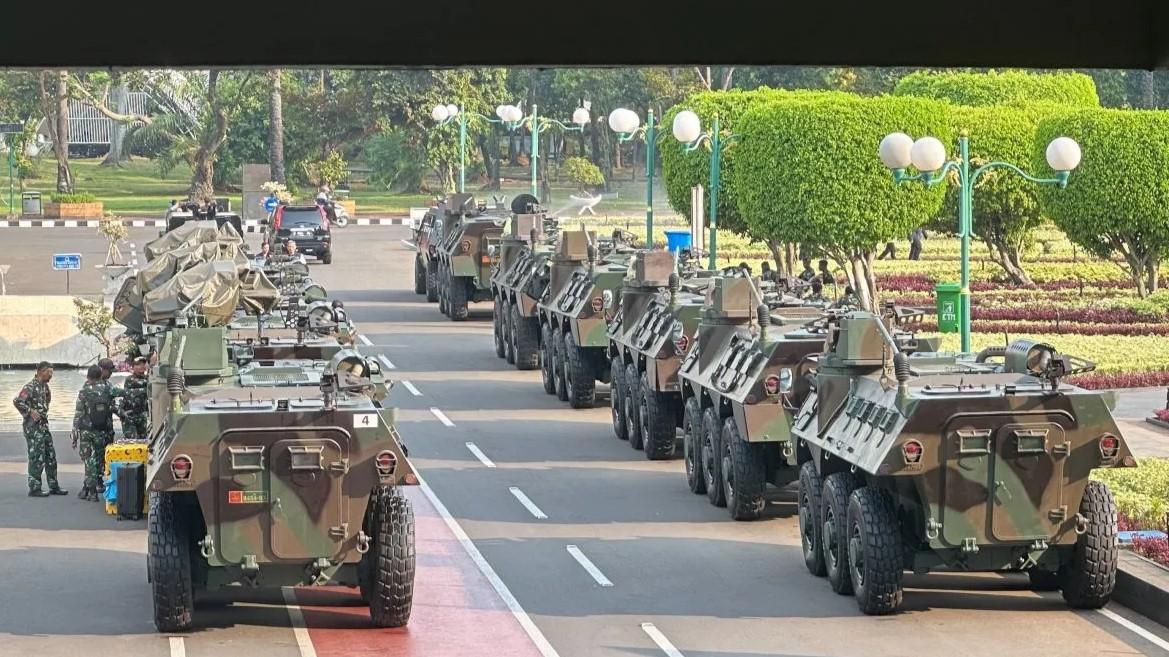 Jelang Agenda Pelantikan Presiden dan Wapres Terpilih, TNI-Polri Sterilisasi Area Gedung DPR