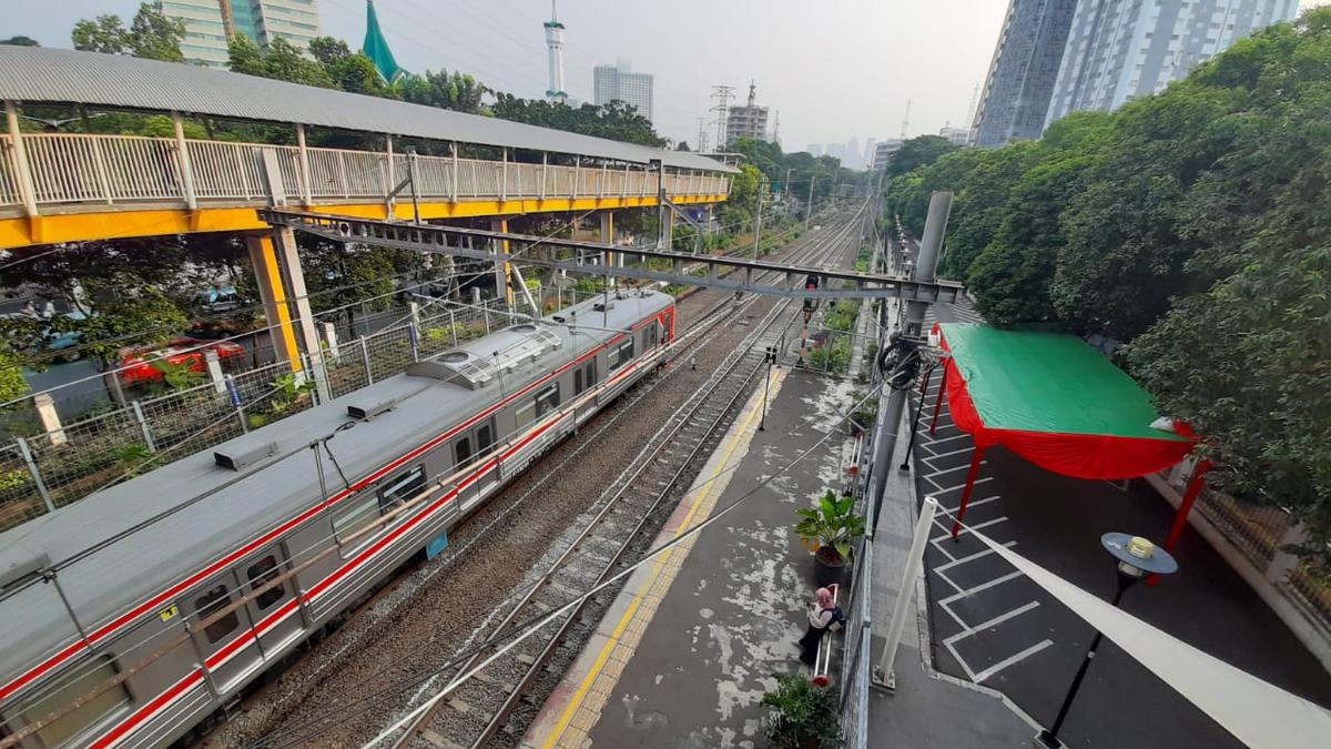 Situasi Stasiun Palmerah H-1 Jelang Pelantikan Prabowo-Gibran