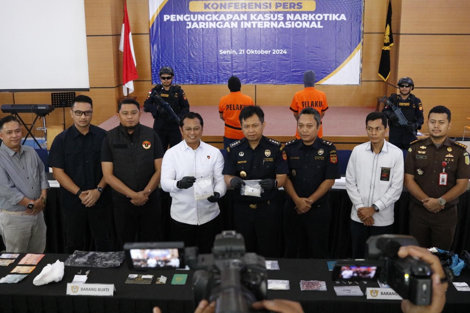 Bea Cukai Batam Bekuk Dua Penumpang Ferry yang Sembunyikan Narkoba di Selangkangan