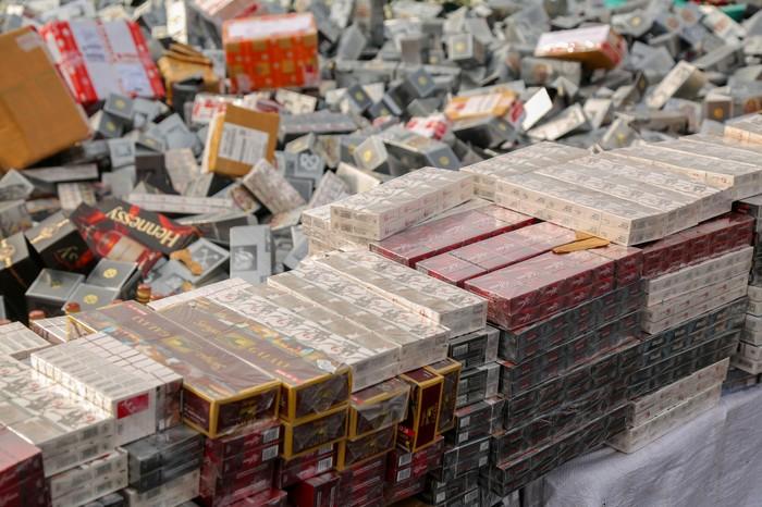 Bea Cukai Amankan 157,5 Juta Batang Rokok Ilegal dalam Operasi Gempur I