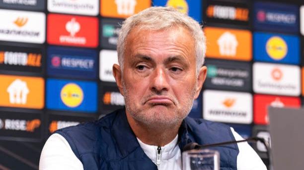 Erik Ten Hag Tidak Sabar Adu Taktik dengan Jose Mourinho